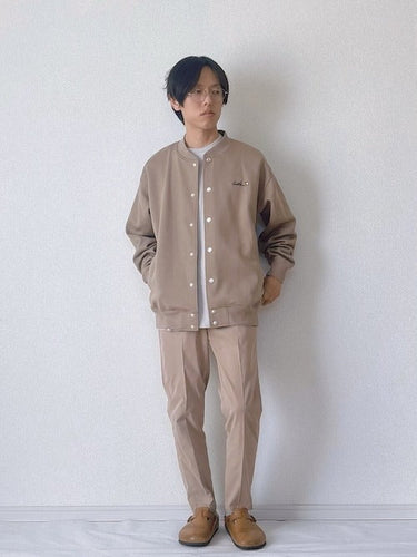 ベージュで作る上品なリラックスカジュアルスタイル