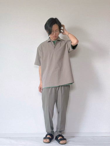 くすみベージュで魅せる、夏の上品ワントーンコーデ