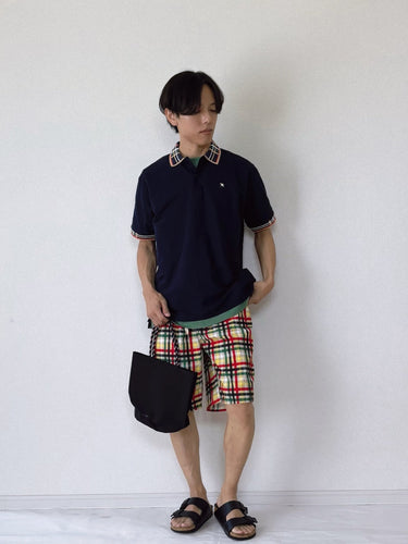 チェックショーツで夏を楽しむアクティブスタイル