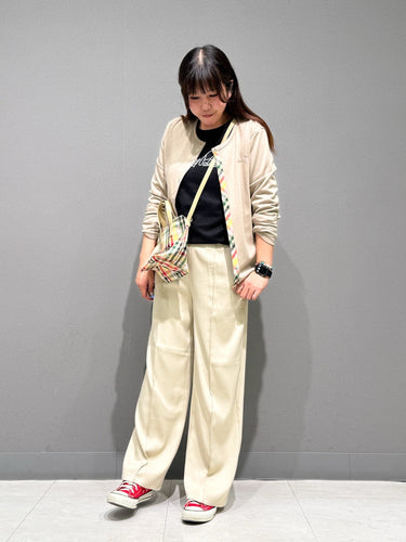 着心地抜群のカットポンチ素材のカーデでシンプルコーデ♪