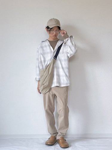 爽やかベージュトーンでまとめた秋のリラックスコーデ