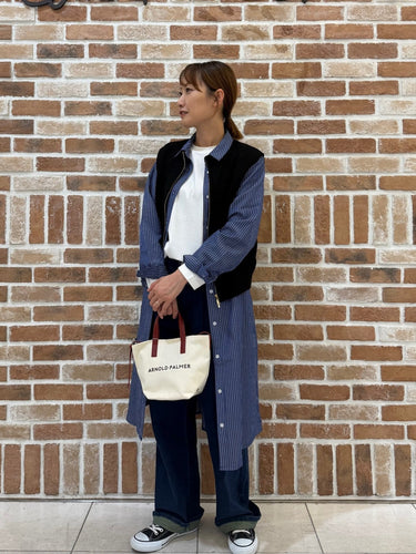 朝晩のひんやり感も昼間の暑さも対応できる レイヤードコーデ