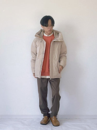 明るい差し色で魅せるダウンの冬スタイル