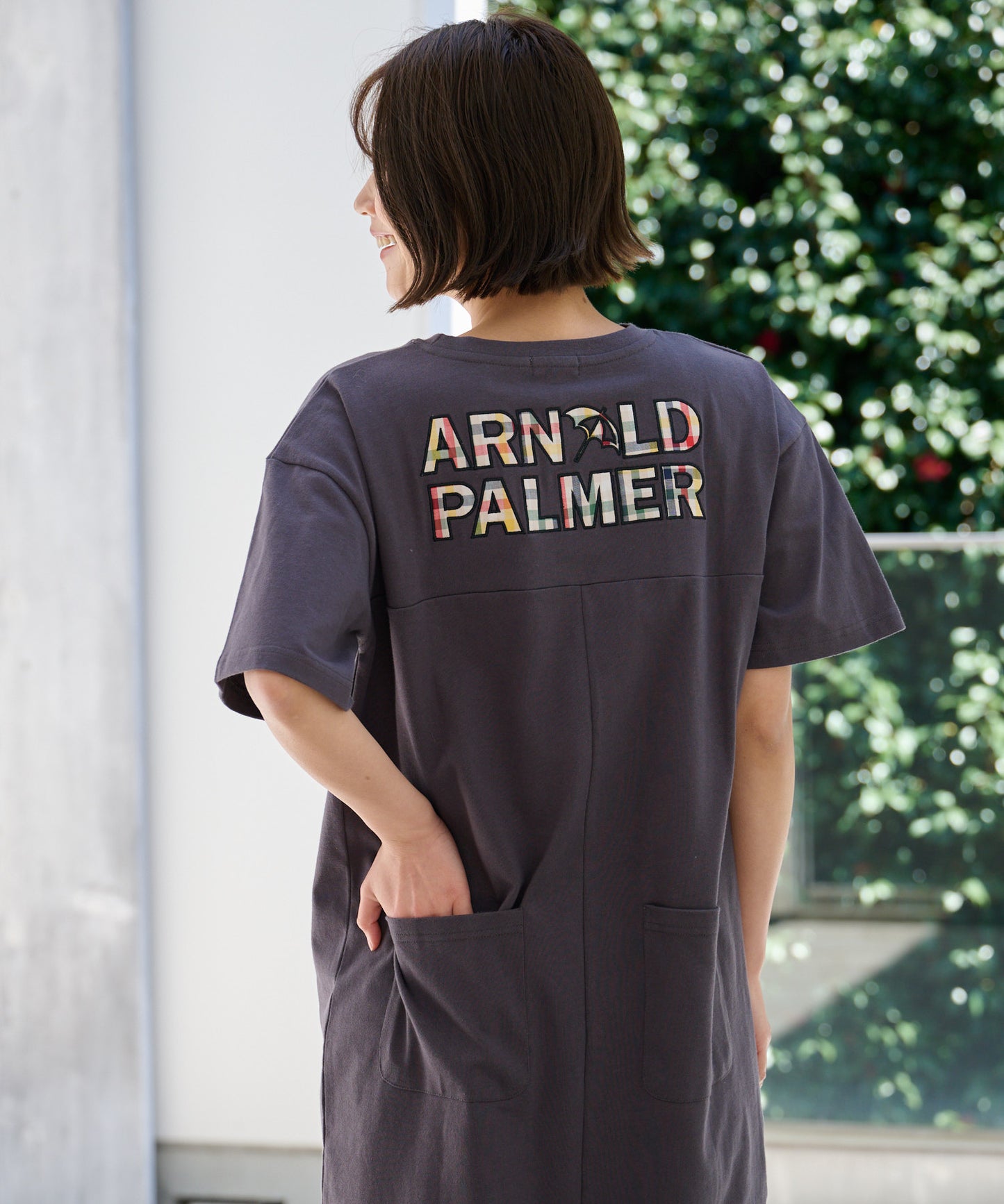 バックロゴ Tシャツワンピース