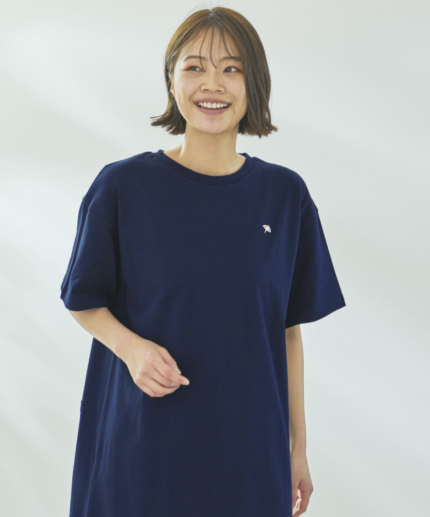 バックロゴ Tシャツワンピース