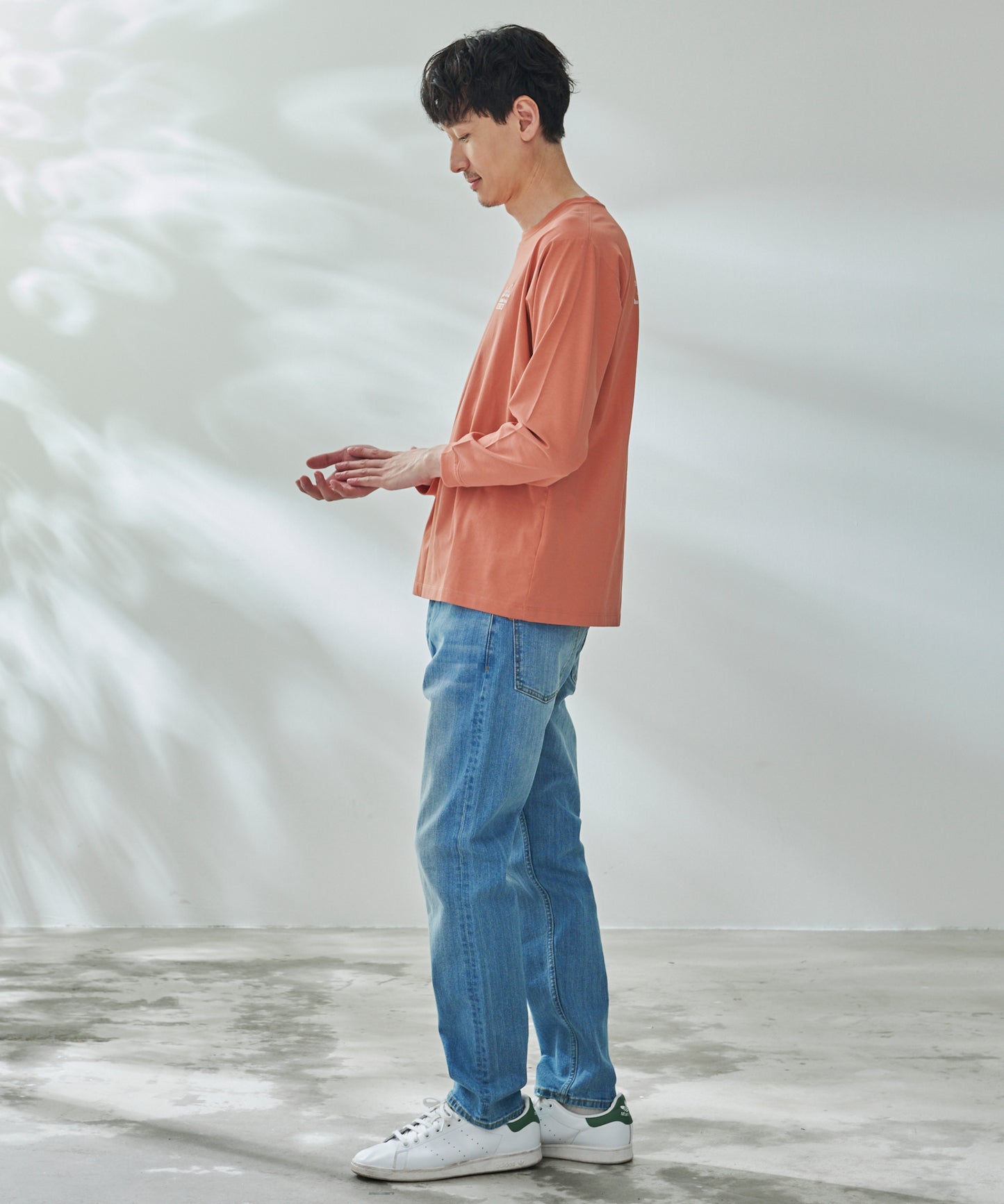 バックロゴグラフィック シェア ロングスリーブTシャツ