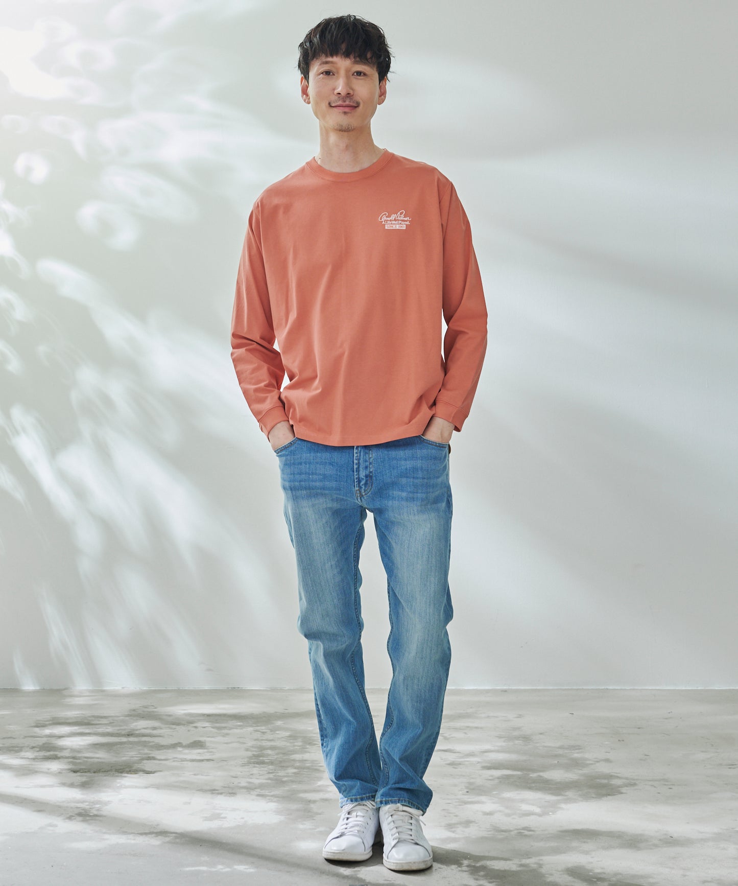 バックロゴグラフィック シェア ロングスリーブTシャツ