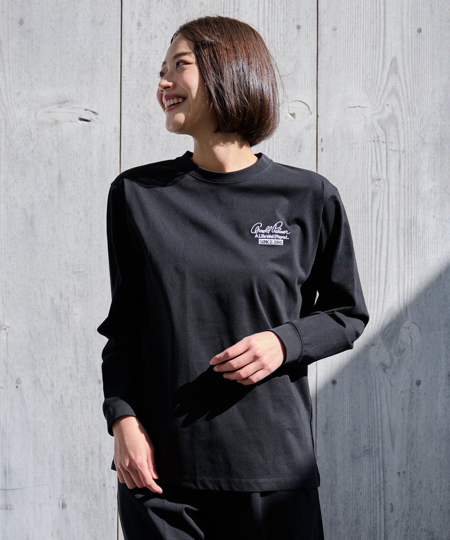 バックロゴグラフィック シェア ロングスリーブTシャツ