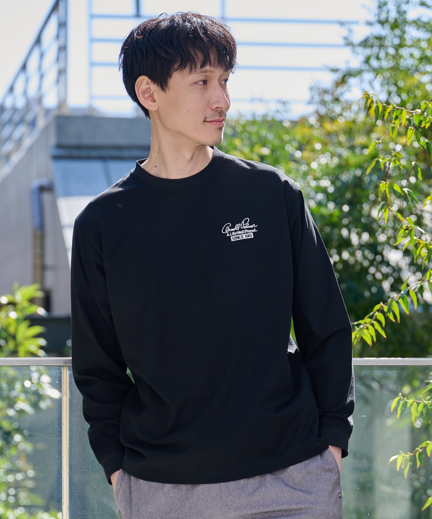 バックロゴグラフィック シェア ロングスリーブTシャツ