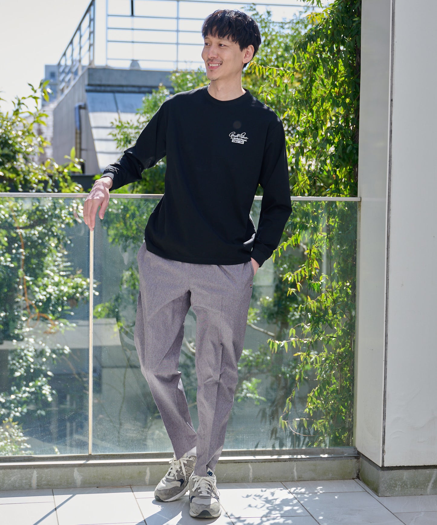 バックロゴグラフィック シェア ロングスリーブTシャツ