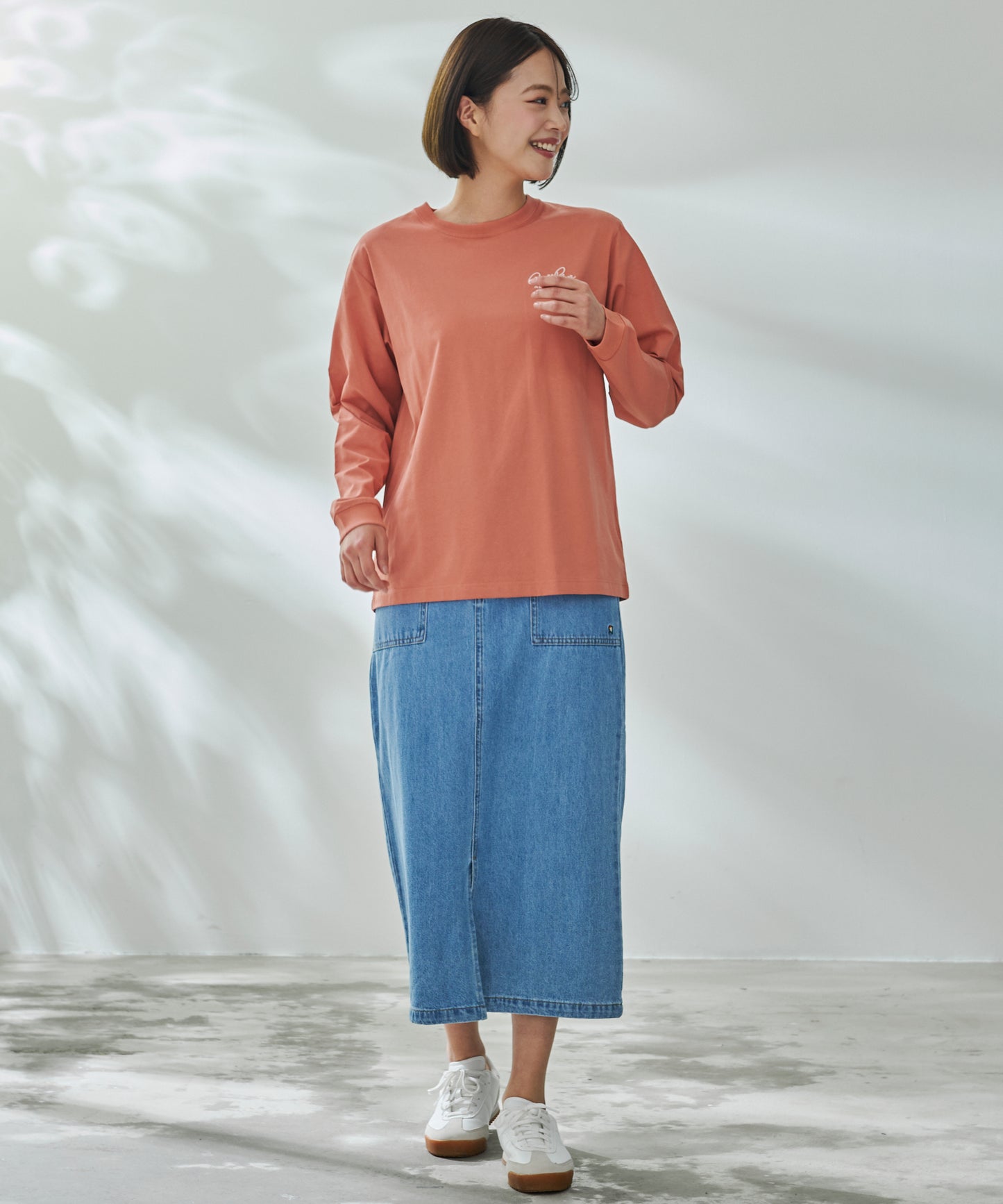 バックロゴグラフィック シェア ロングスリーブTシャツ