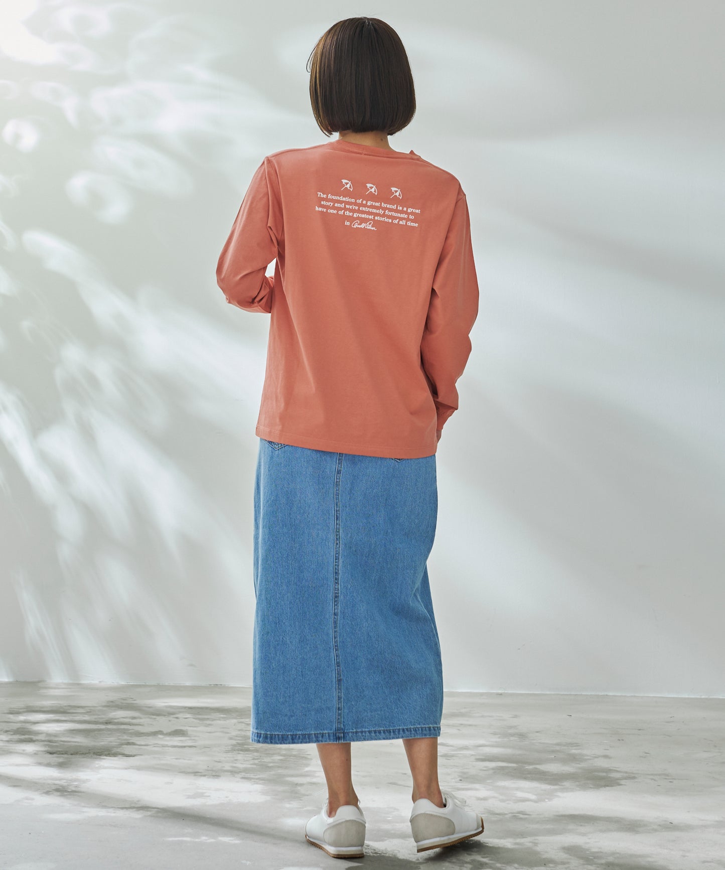 バックロゴグラフィック シェア ロングスリーブTシャツ