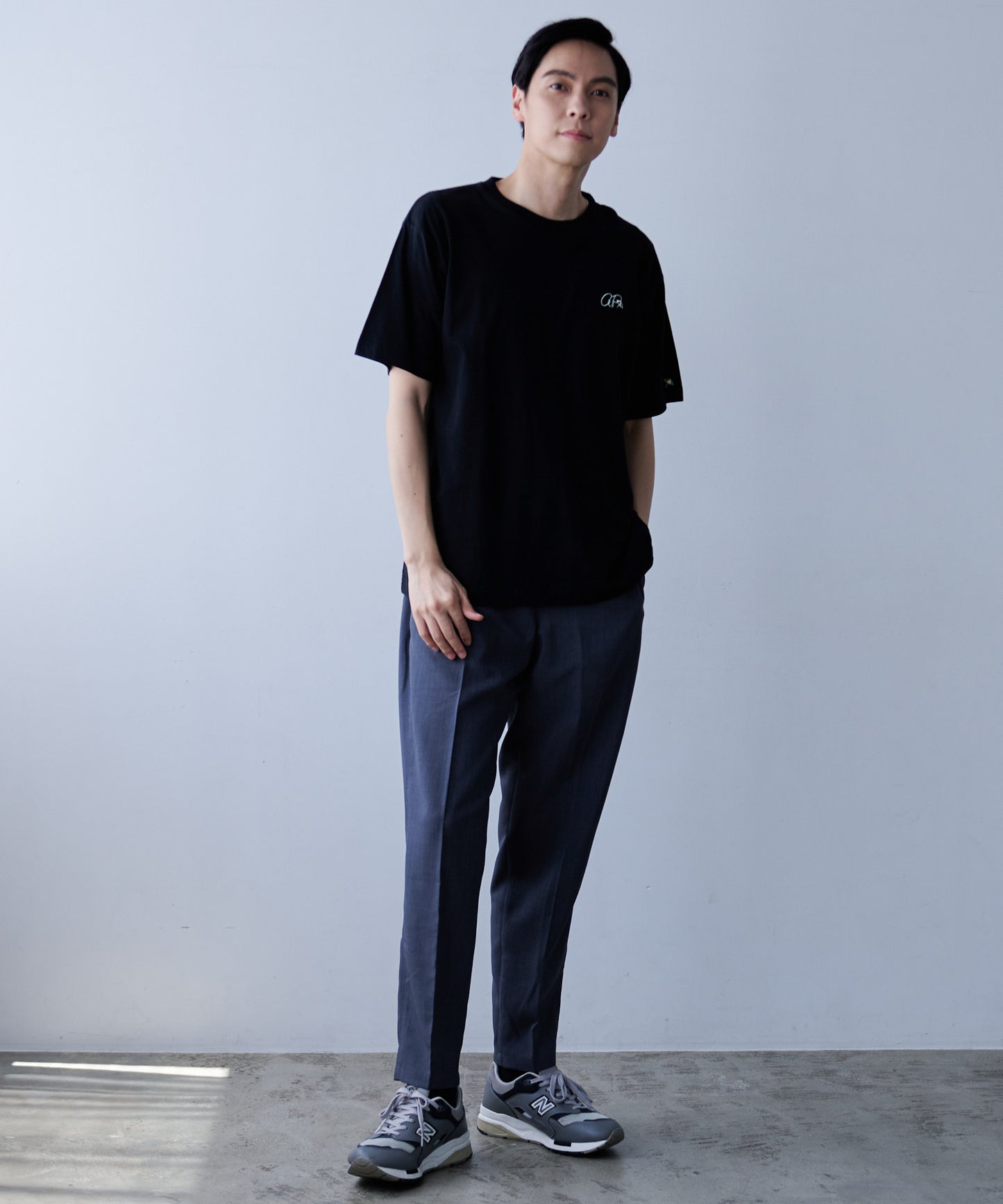 バックロゴ グラフィック シェアTシャツ