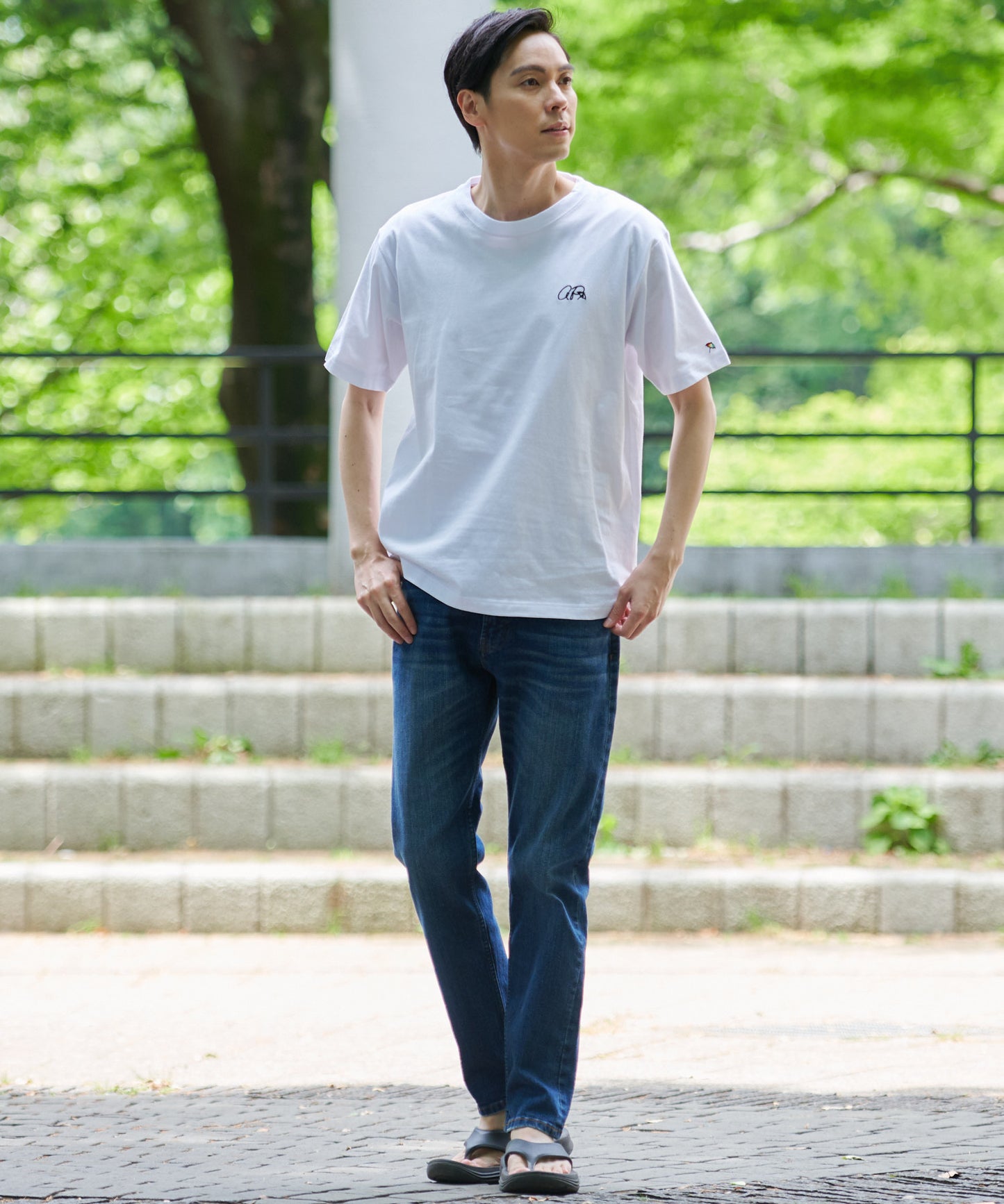 バックロゴ グラフィック シェアTシャツ
