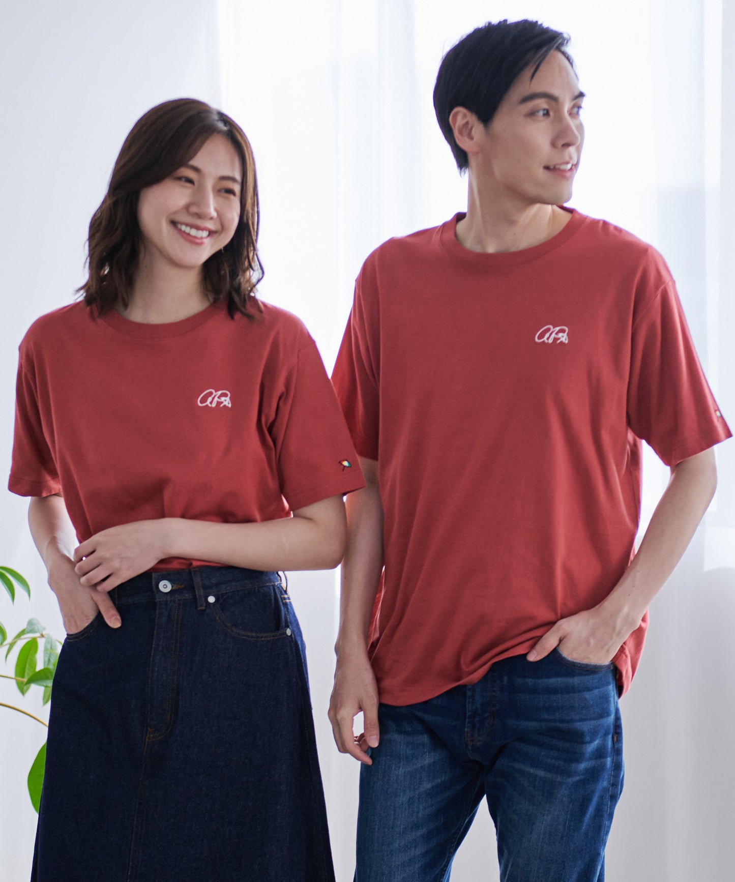バックロゴ グラフィック シェアTシャツ