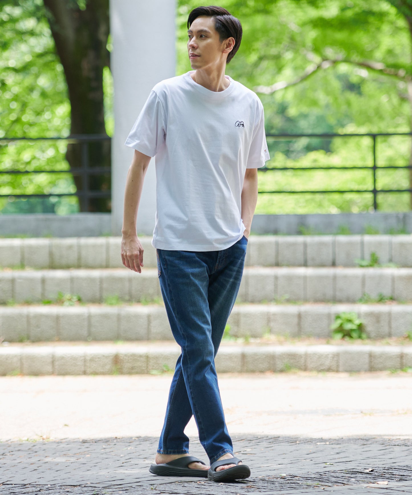 バックロゴ グラフィック シェアTシャツ