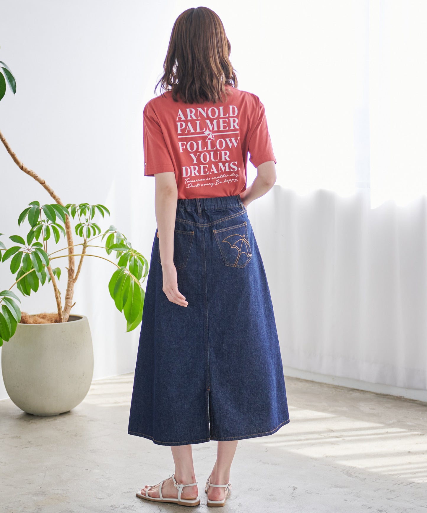 バックロゴ グラフィック シェアTシャツ