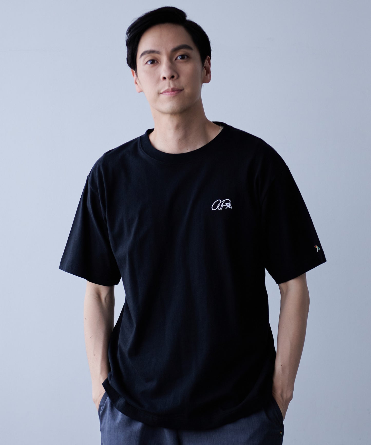バックロゴ グラフィック シェアTシャツ