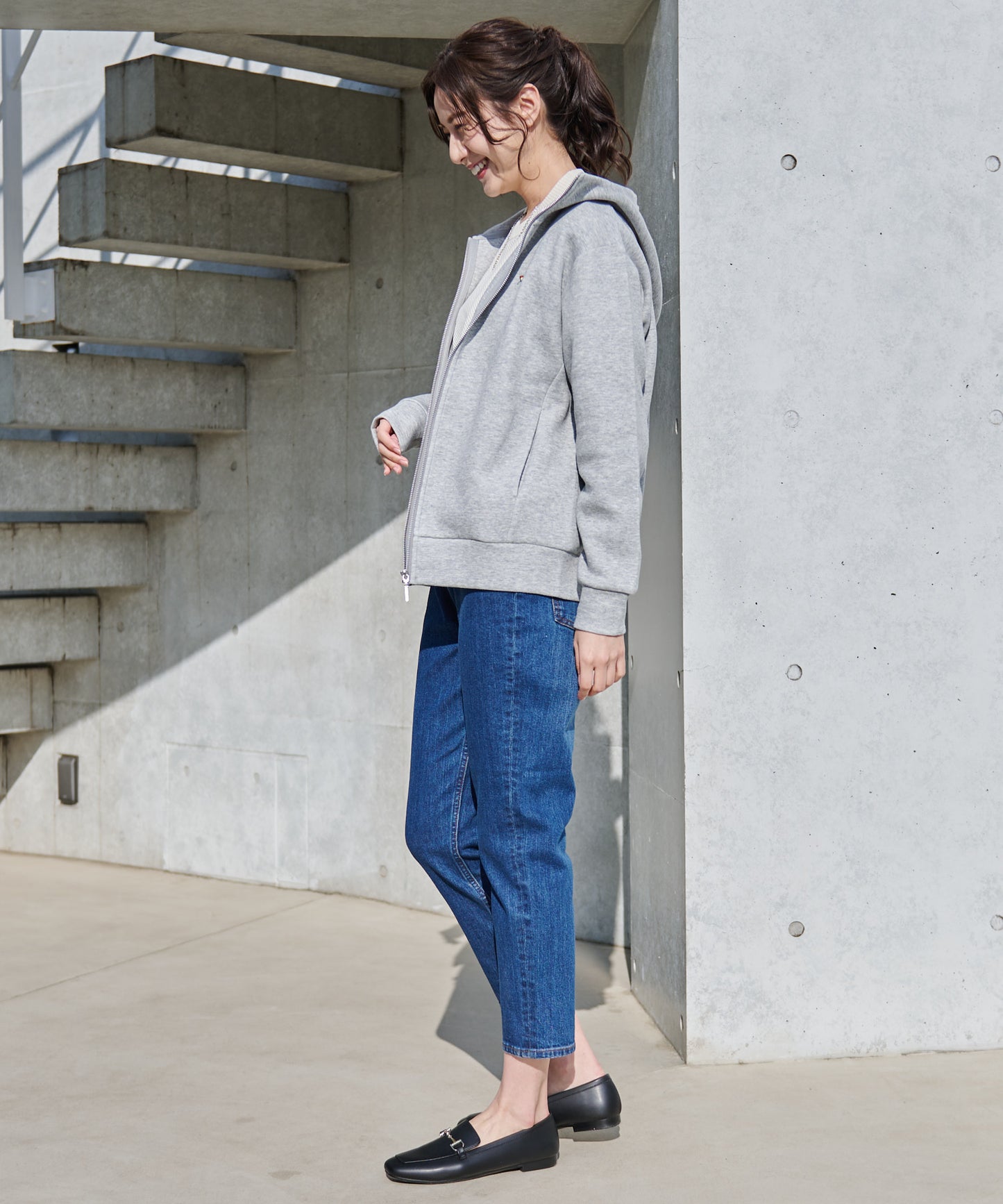 テーパードデニムパンツ
