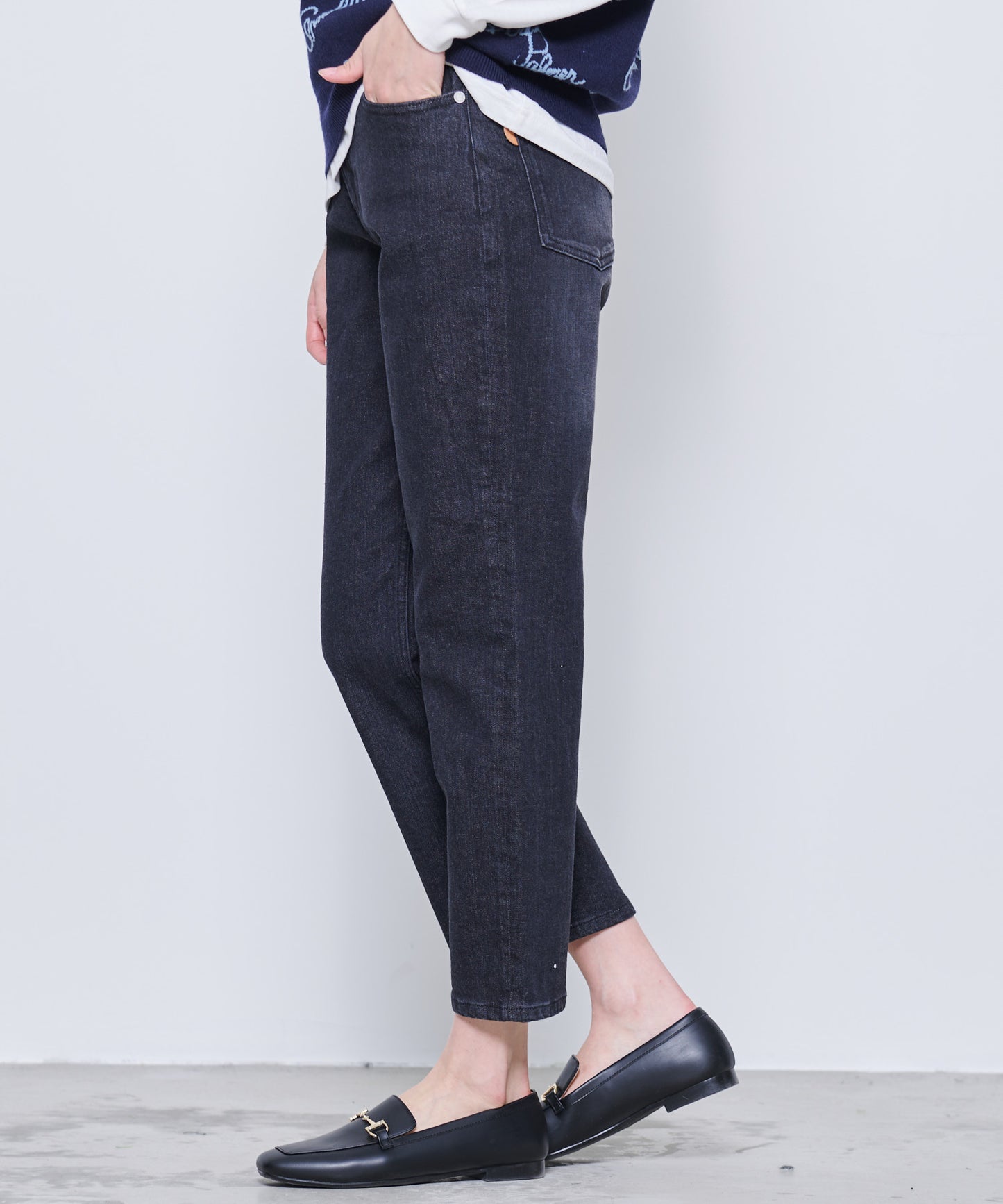 ストレートデニムパンツ