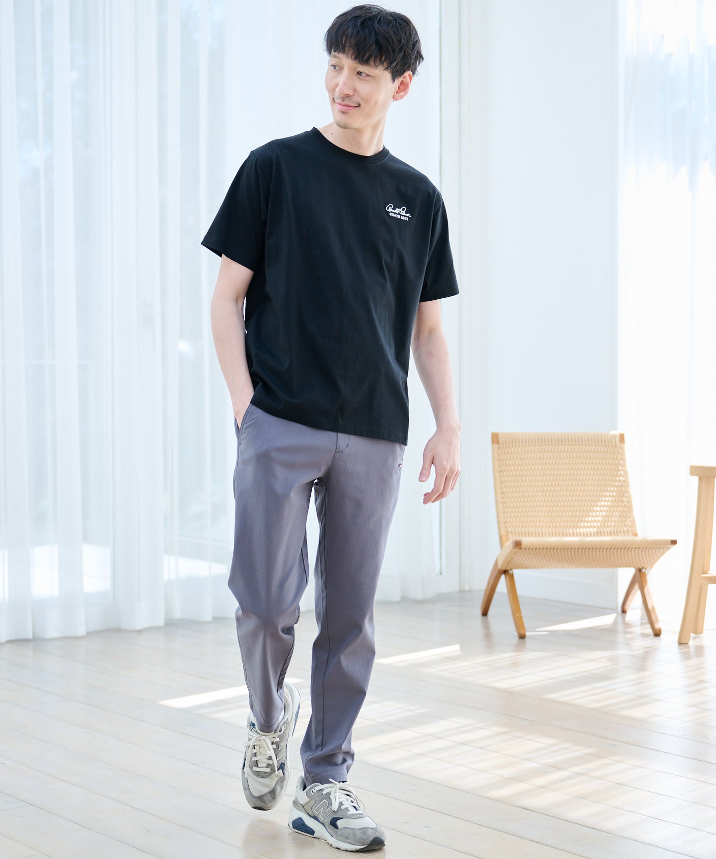 バックロゴグラフィックシェア半袖Tシャツ