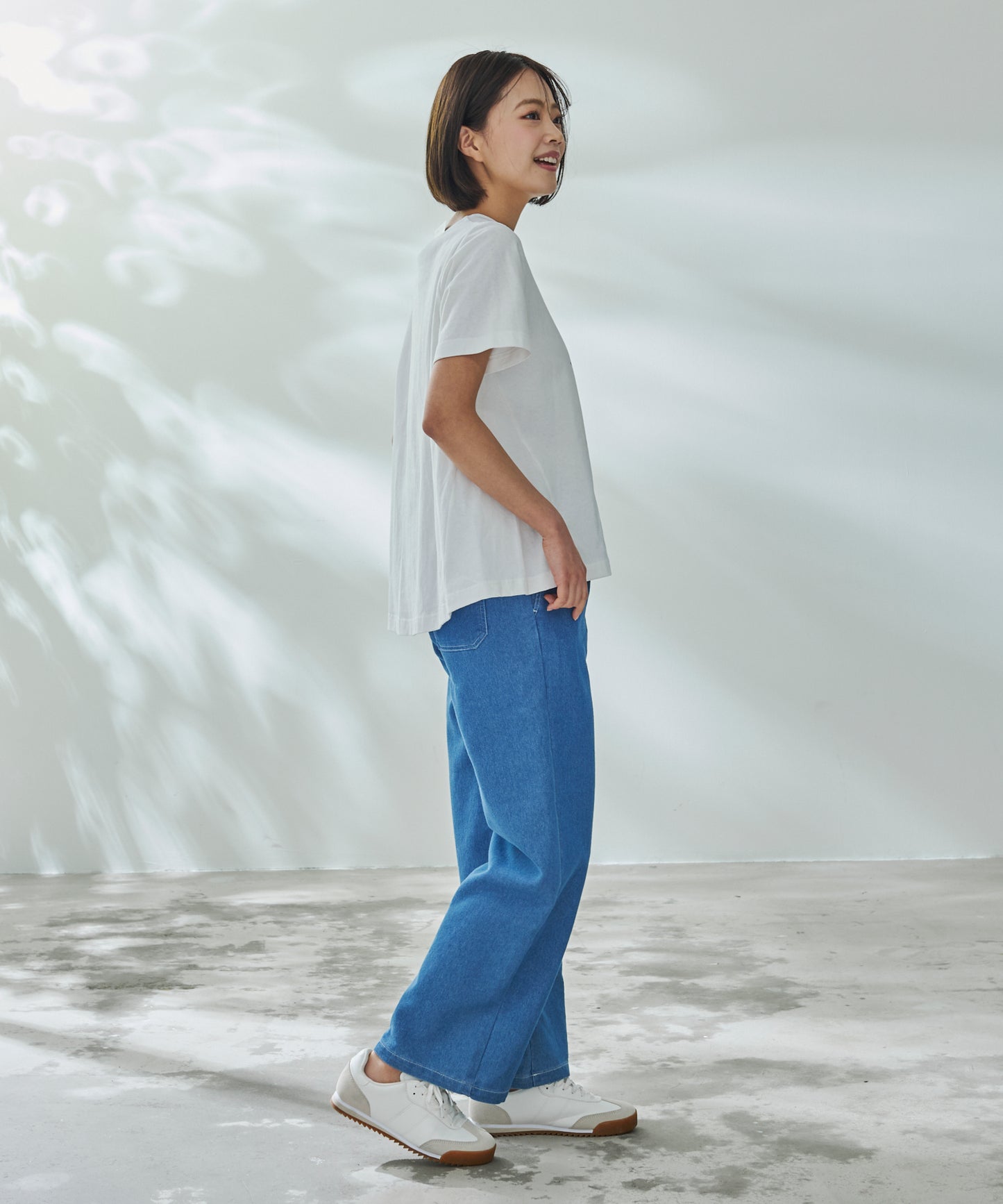 ロゴプリント AラインTシャツ