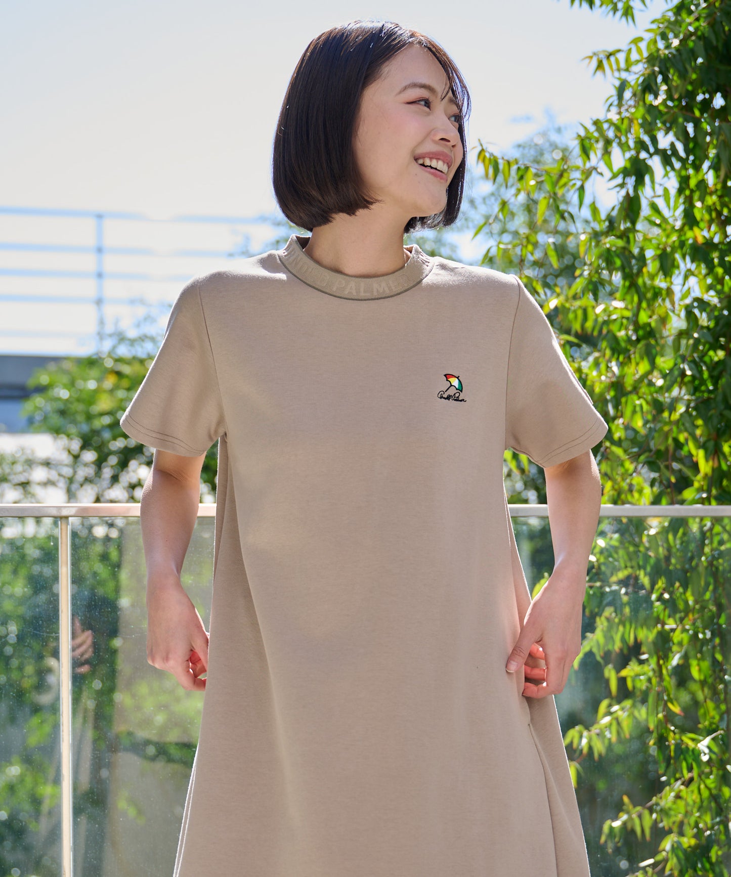 シルキーポンチ 衿ロゴ カットワンピース
