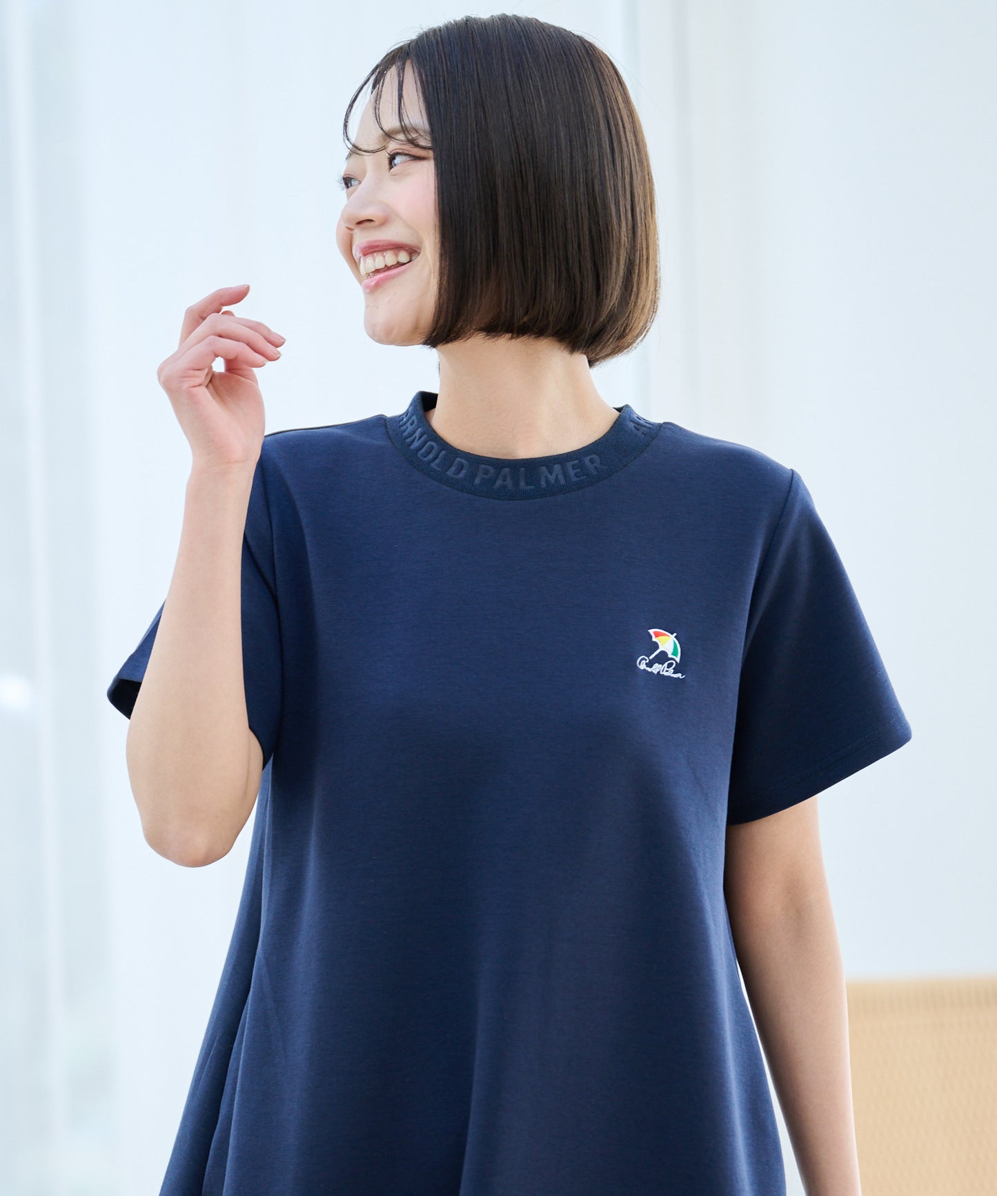 シルキーポンチ 衿ロゴ カットワンピース