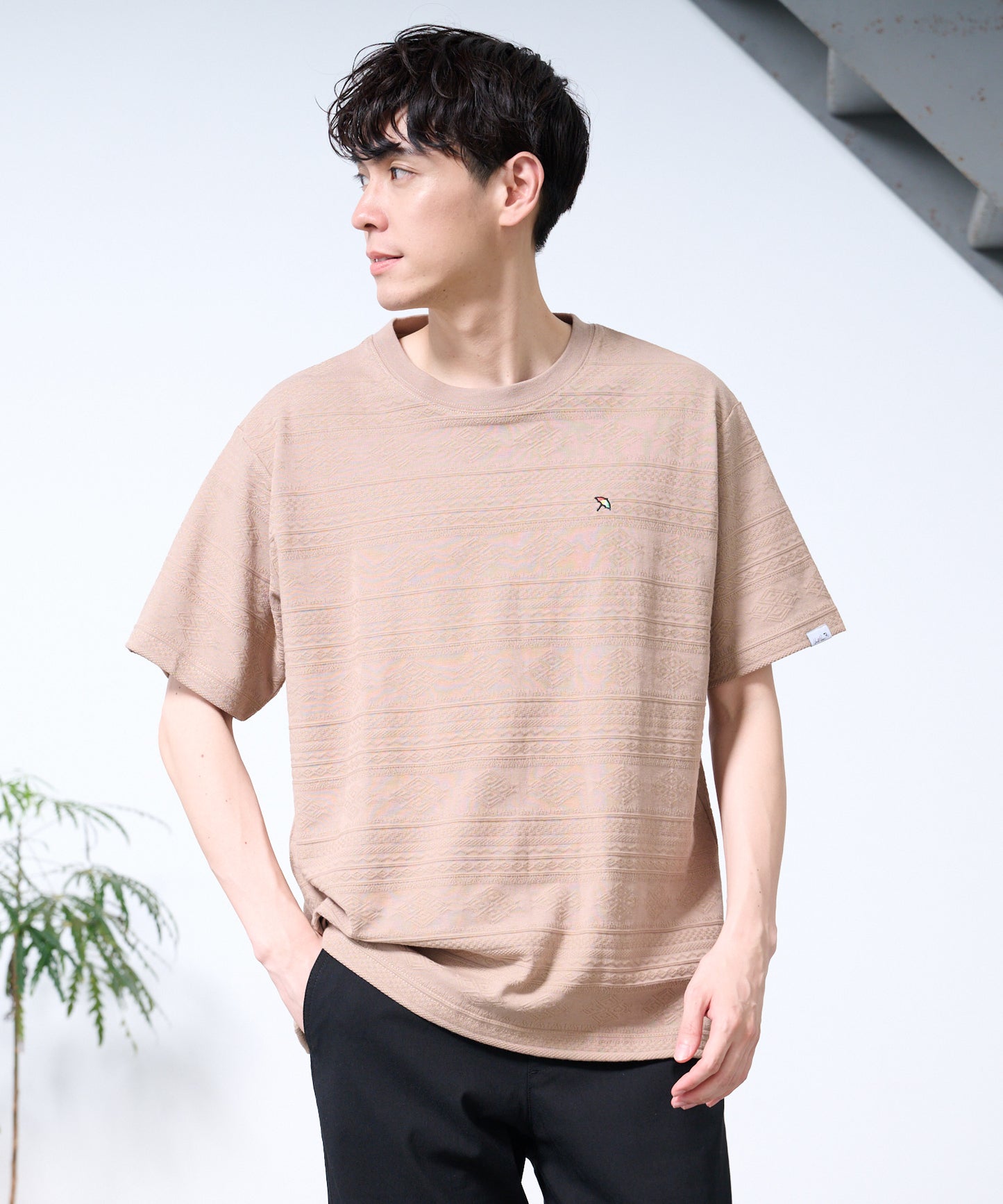 幾何学ジャガードTシャツ