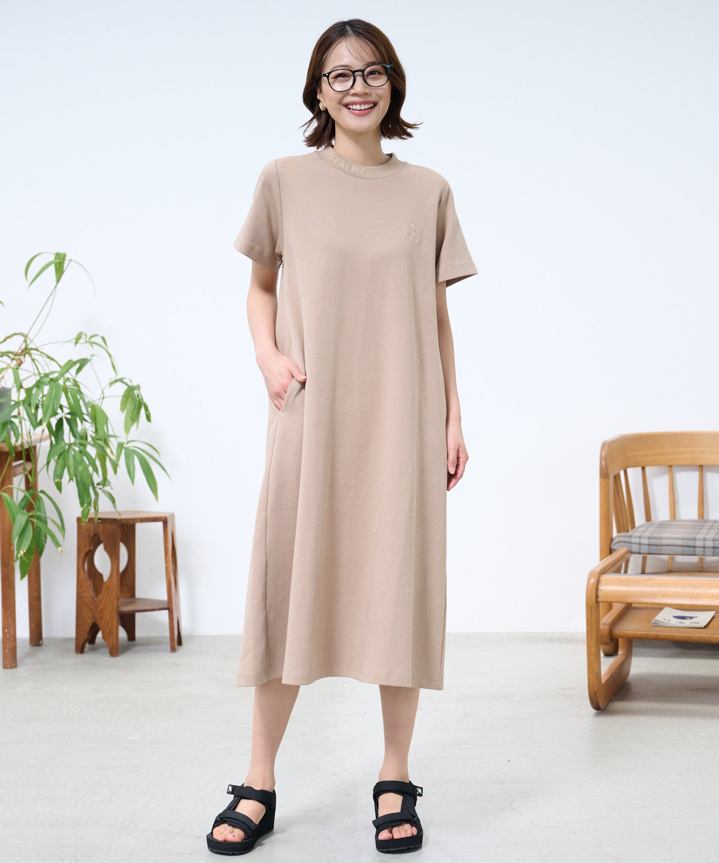 シルキーポンチ 衿ロゴ カットワンピース
