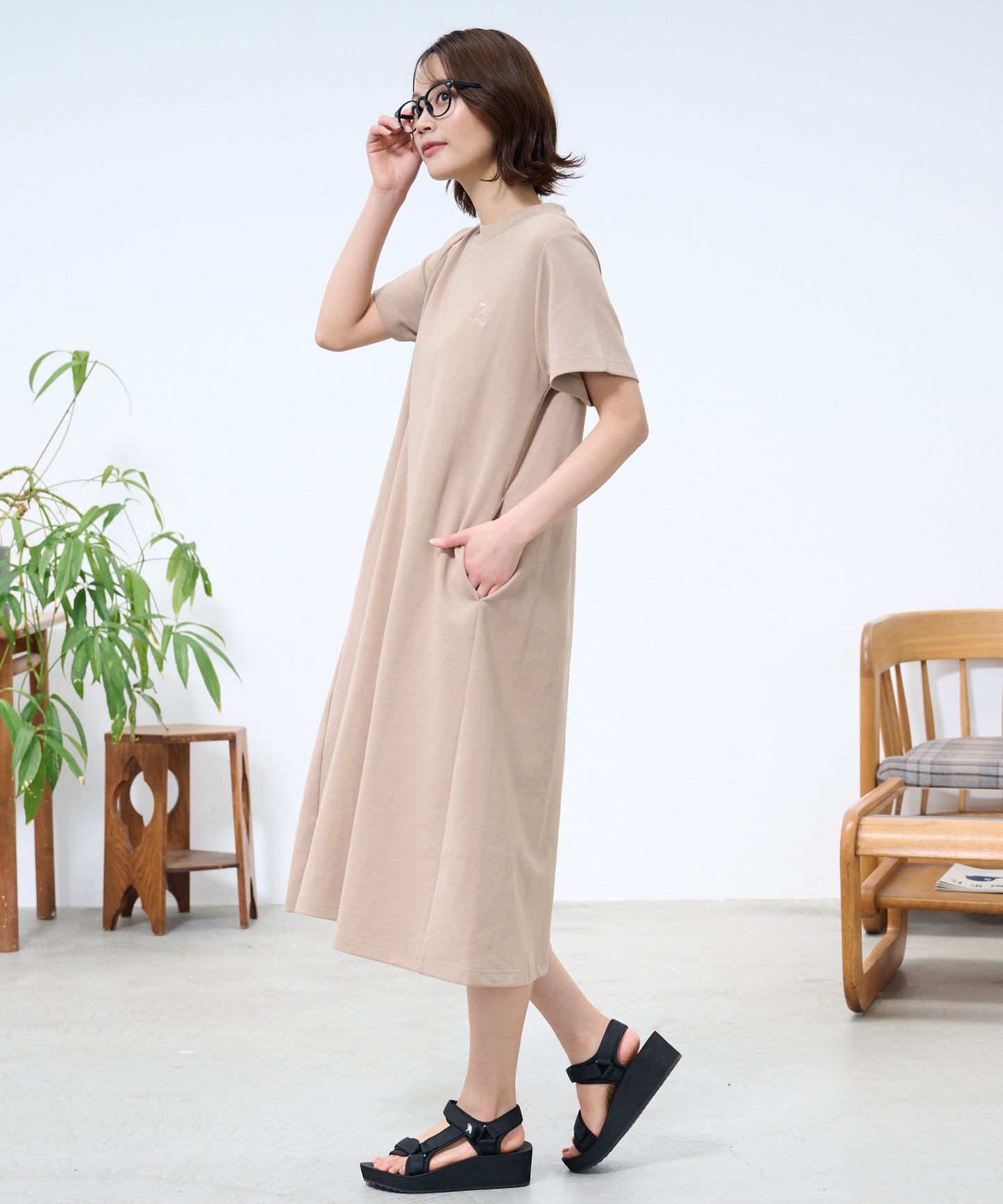 シルキーポンチ 衿ロゴ カットワンピース