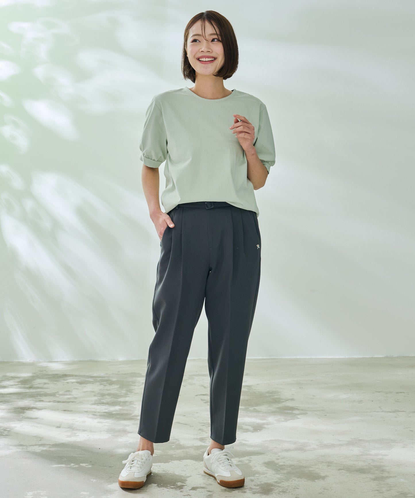 ベルト付き美脚テーパードパンツ