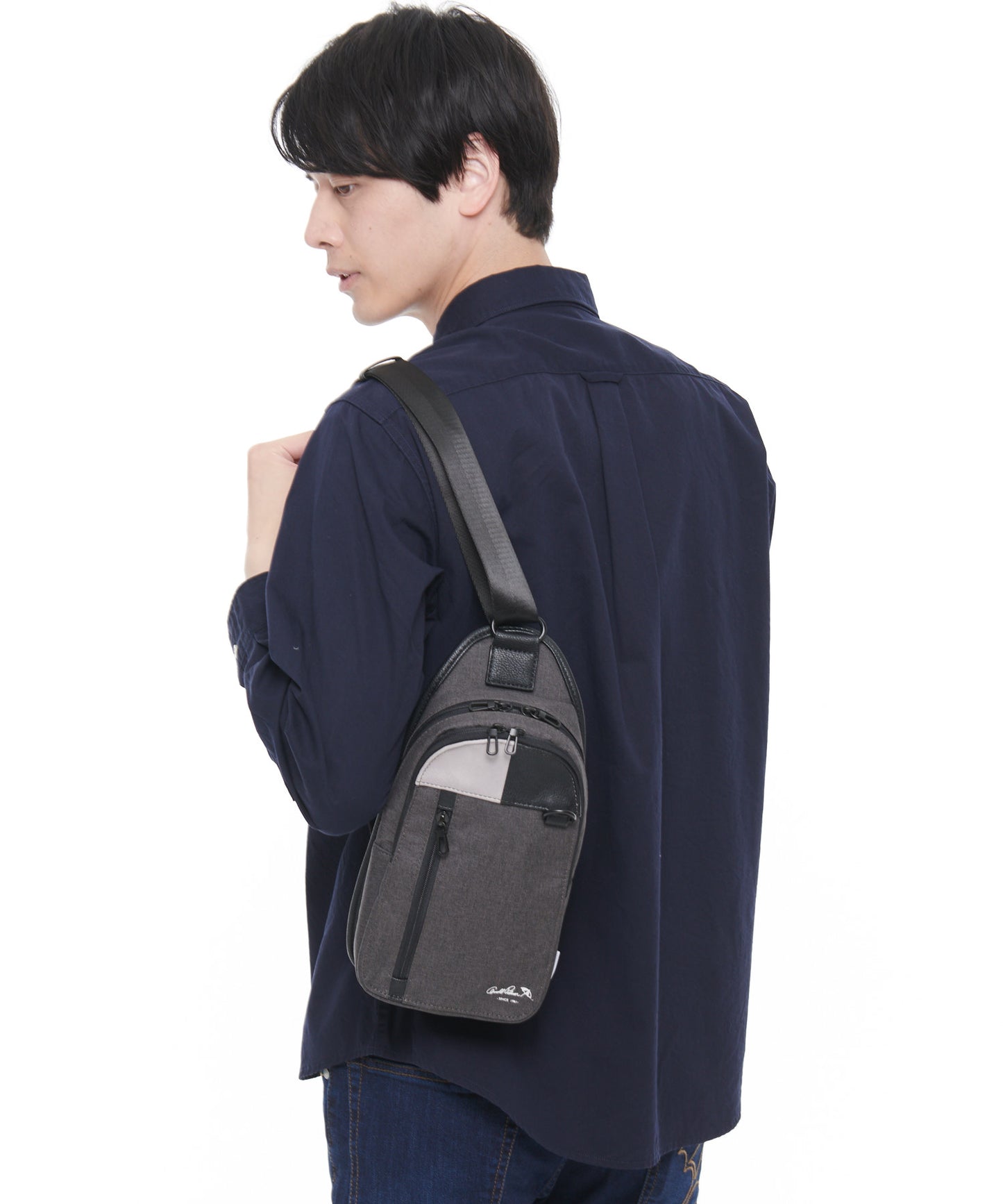 メランジオックス×フェイクレザーボディバッグ