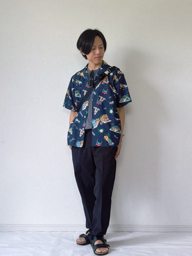 柄シャツを主役にしたリゾートライクな夏スタイル