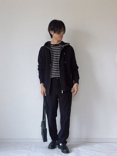 カジュアルで落ち着いたモノトーンコーデ