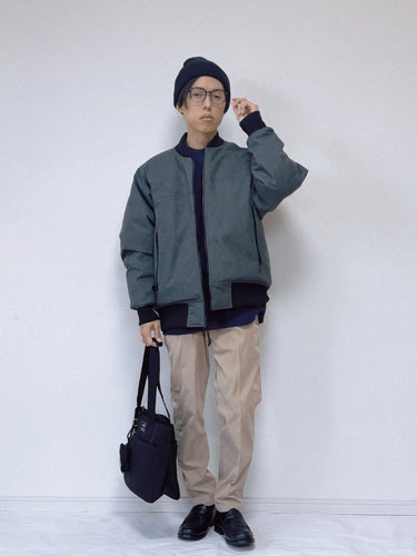 リバーシブル仕様のMA-1タイプダウンジャケット。