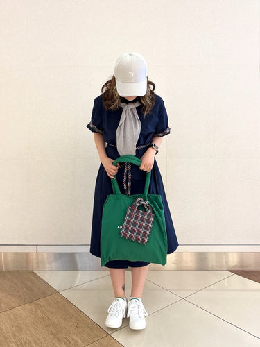 『上品なワンピースに遊び心をプラス🟢』