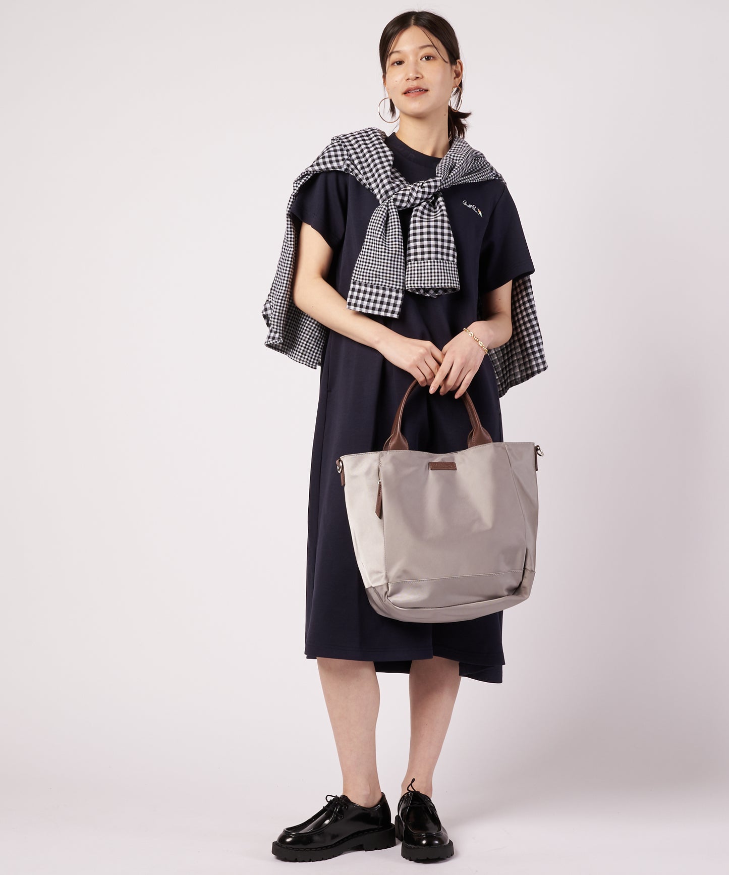 シルキーポンチ 衿ロゴ カットワンピース