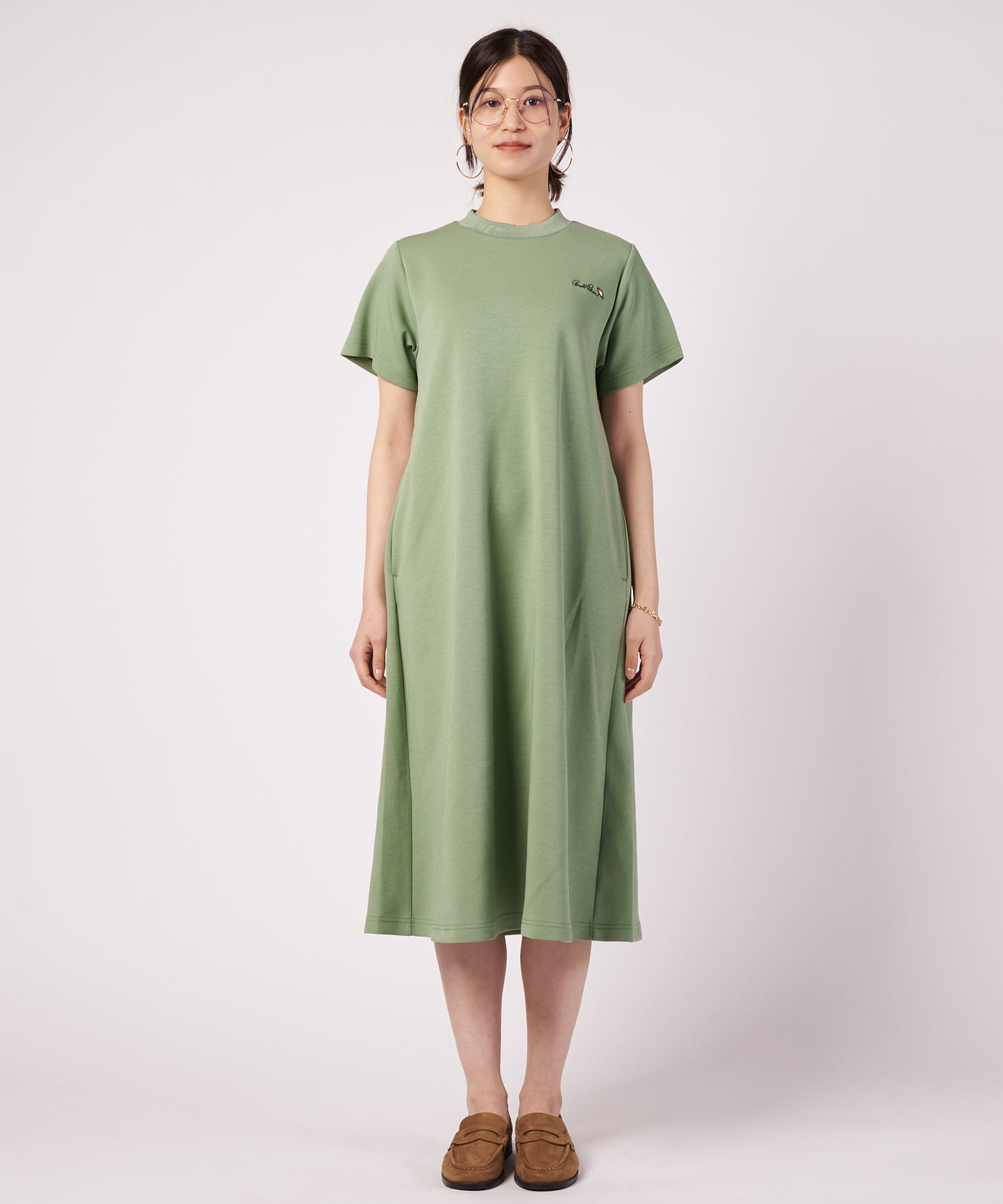 シルキーポンチ 衿ロゴ カットワンピース