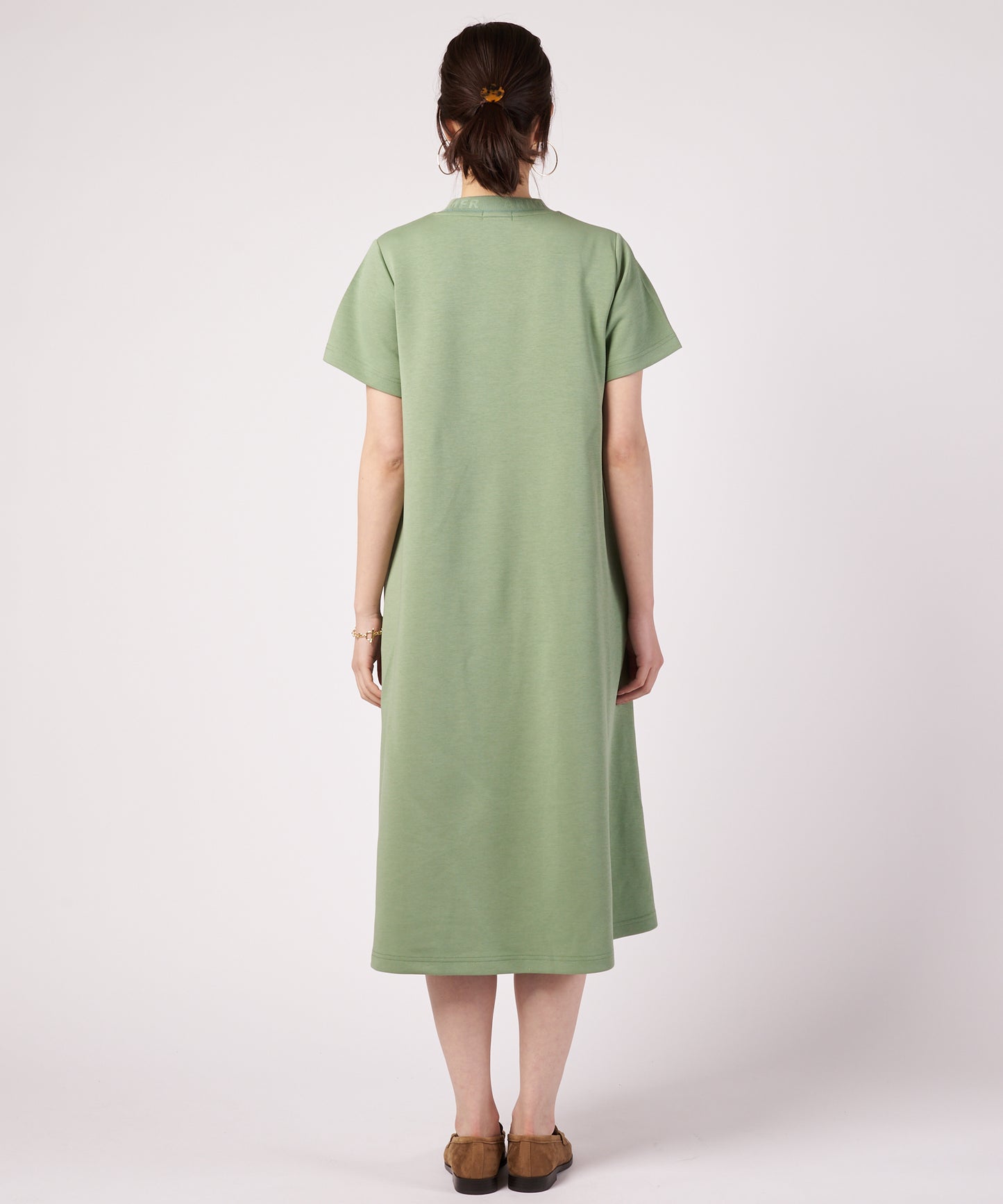 シルキーポンチ 衿ロゴ カットワンピース