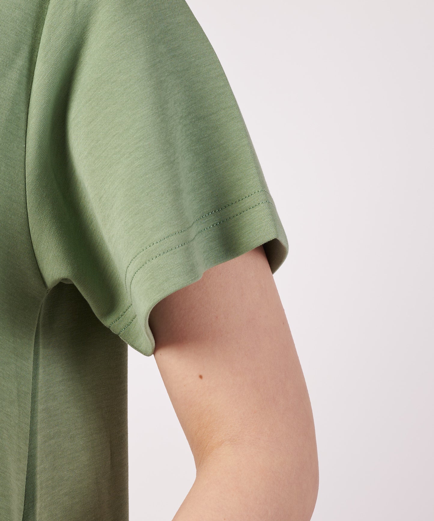 シルキーポンチ 衿ロゴ カットワンピース