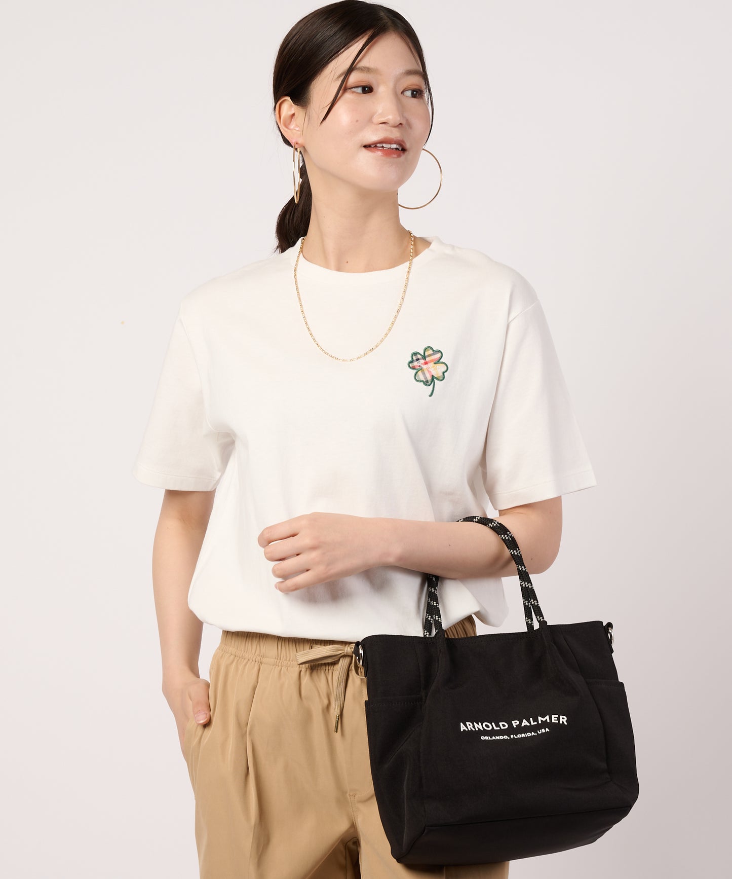 クローバーモチーフ シェア Tシャツ