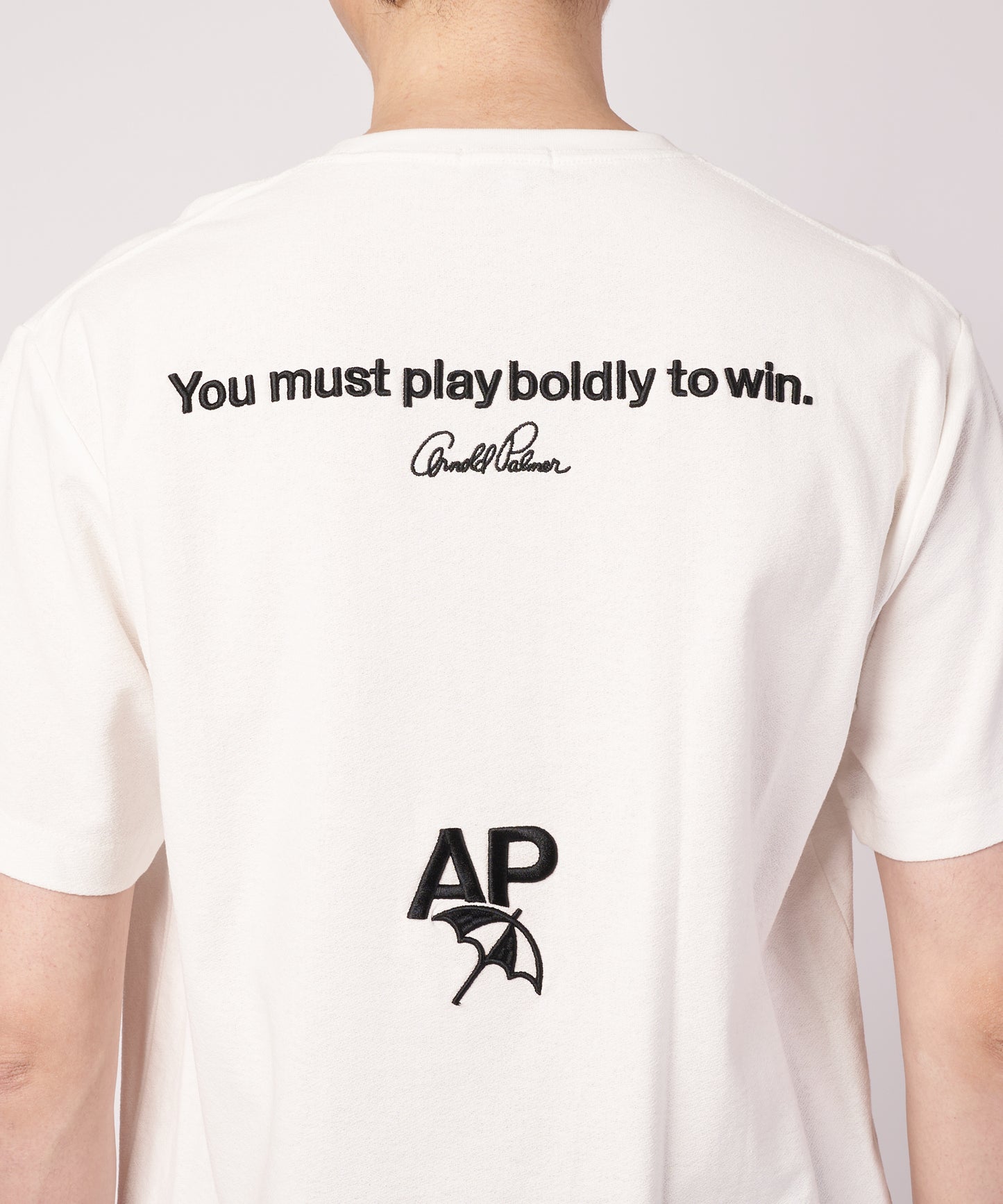 シェア バックロゴ グラフィック Tシャツ