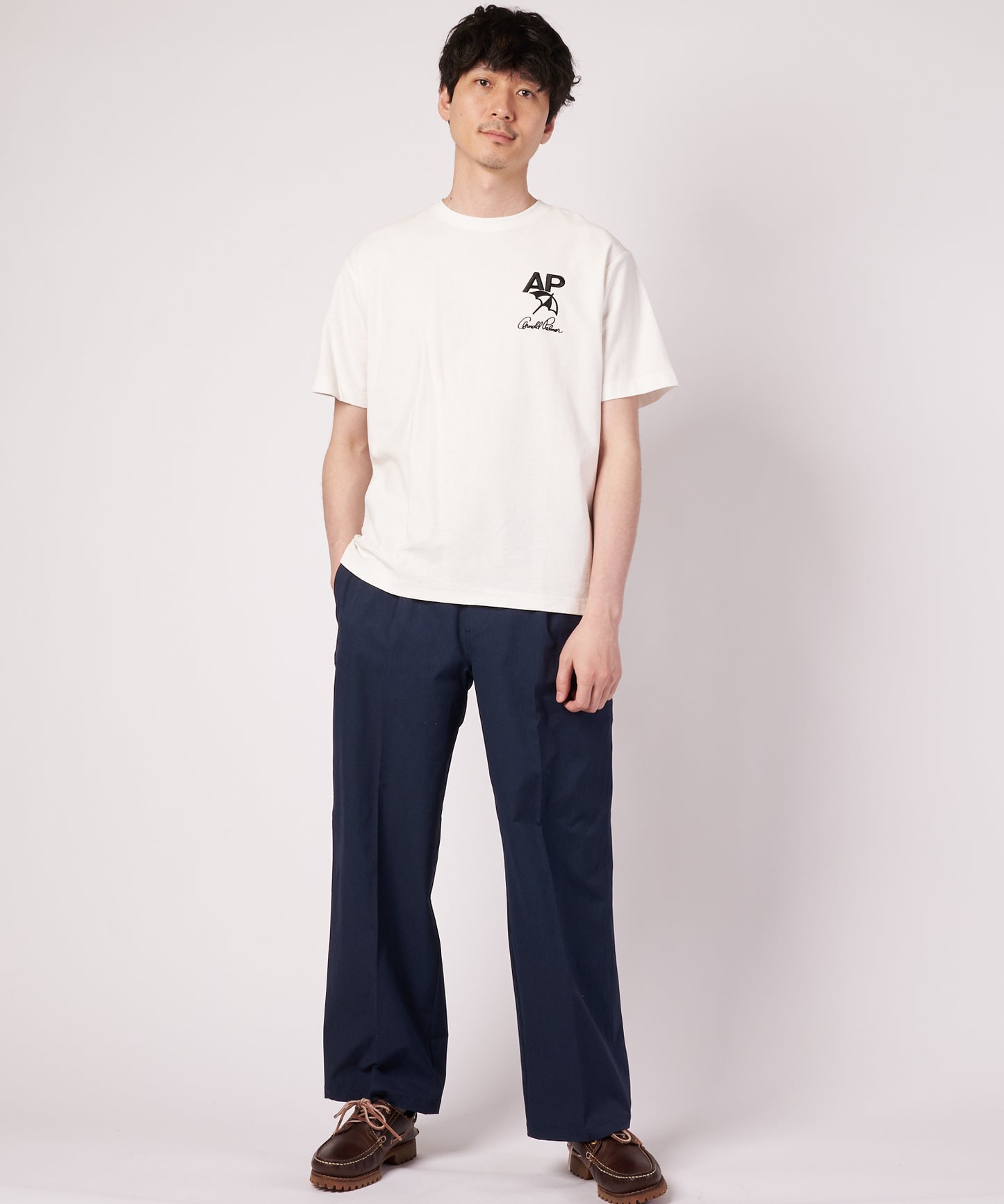 シェア バックロゴ グラフィック Tシャツ