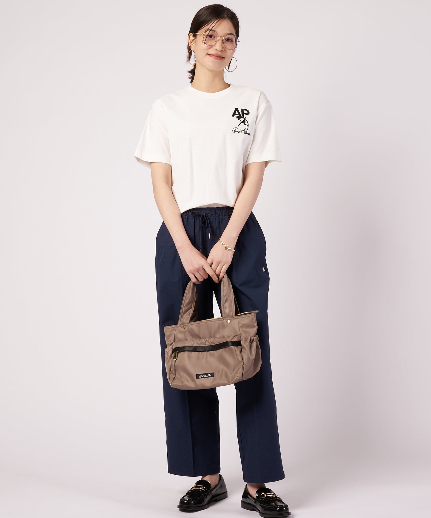 シェア バックロゴ グラフィック Tシャツ