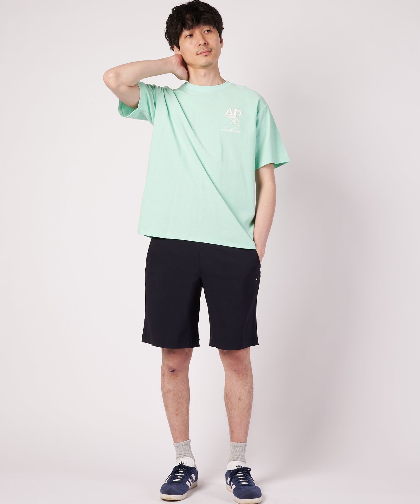 シェア バックロゴ グラフィック Tシャツ
