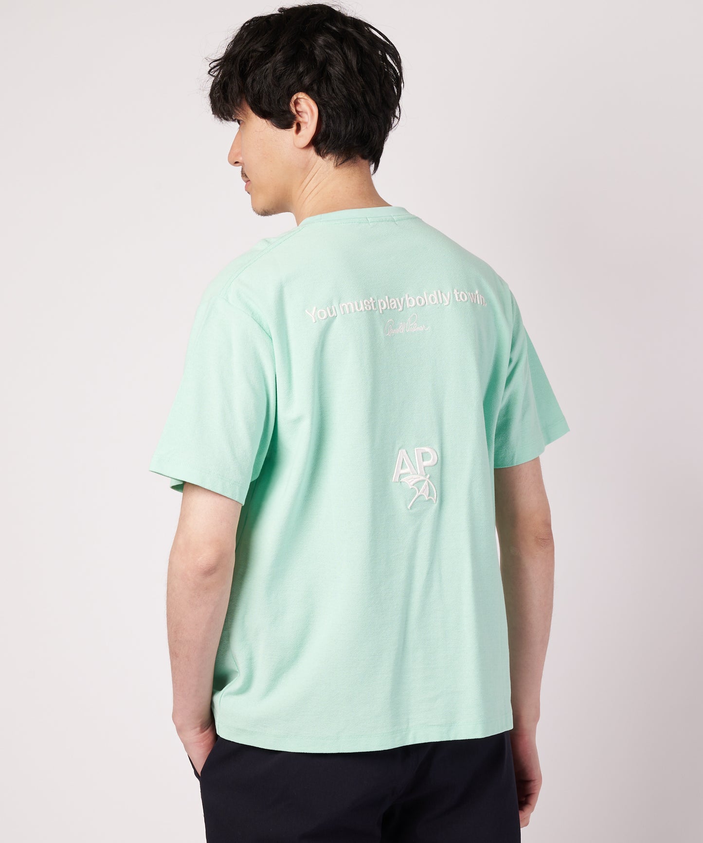 シェア バックロゴ グラフィック Tシャツ