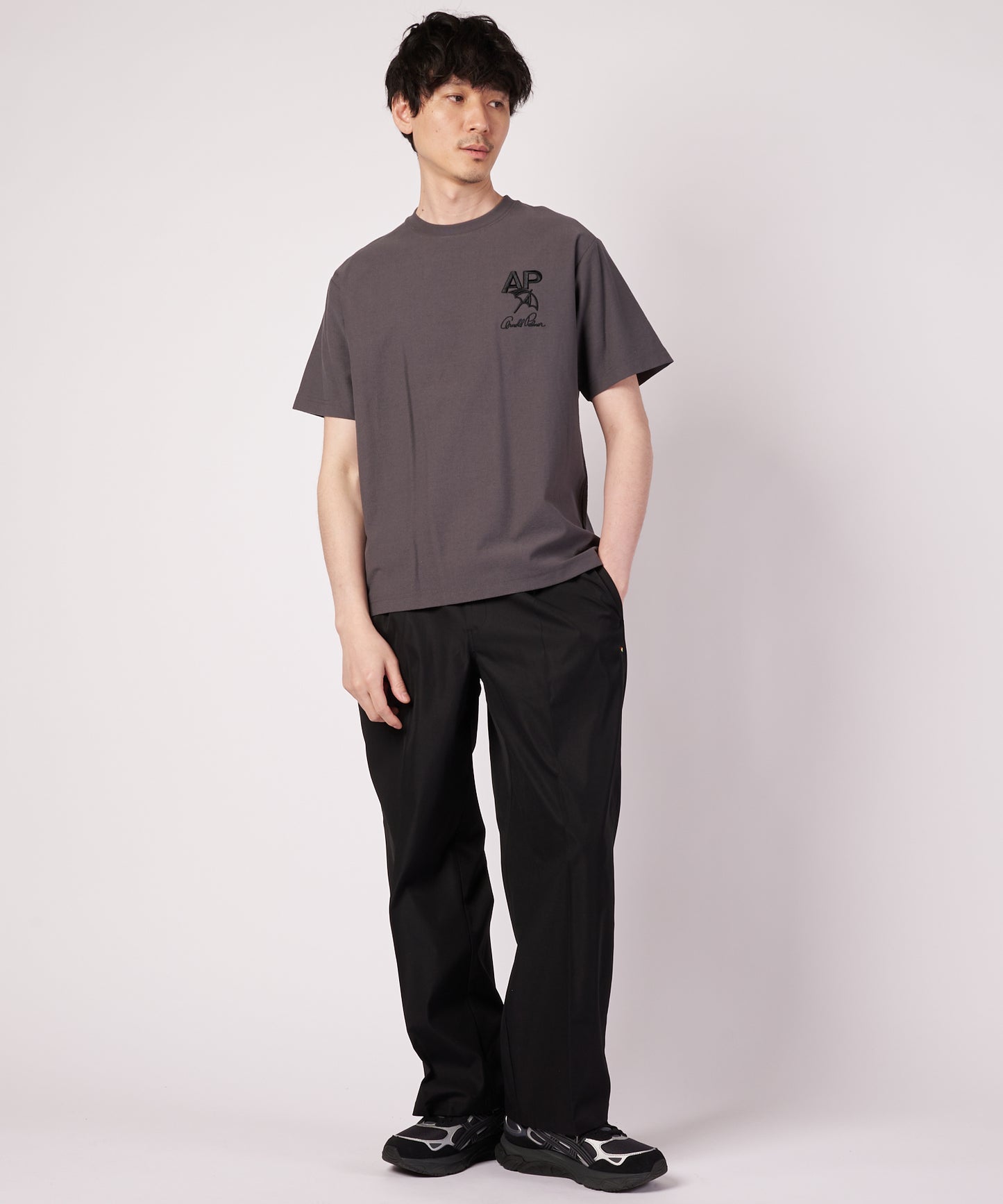 シェア バックロゴ グラフィック Tシャツ
