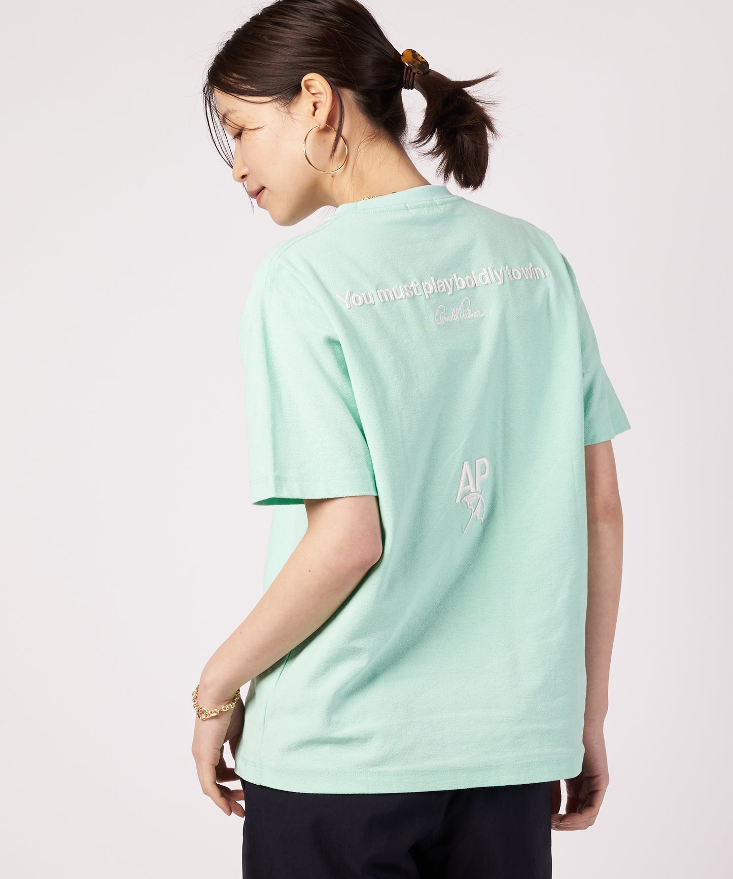 シェア バックロゴ グラフィック Tシャツ