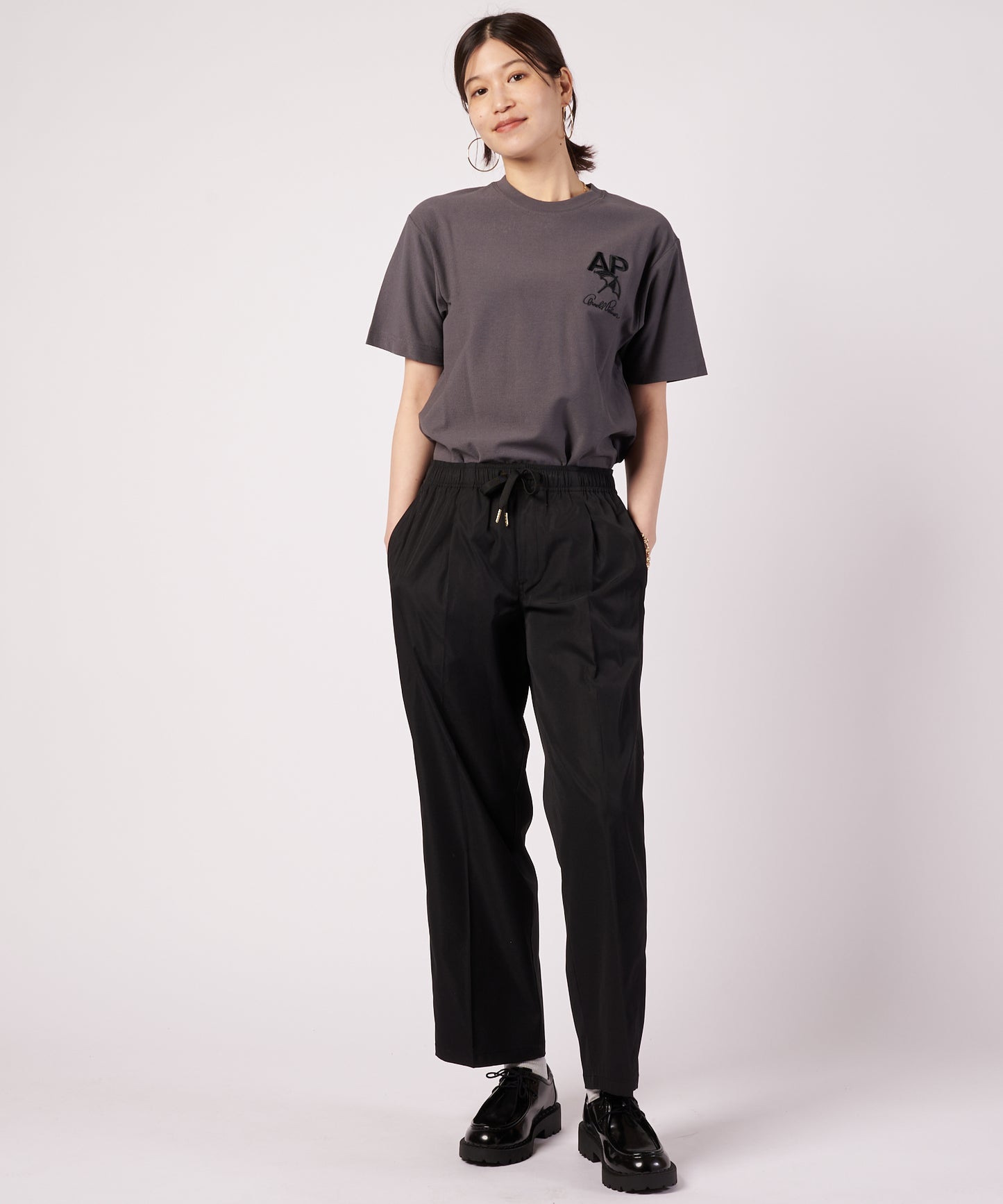 シェア バックロゴ グラフィック Tシャツ